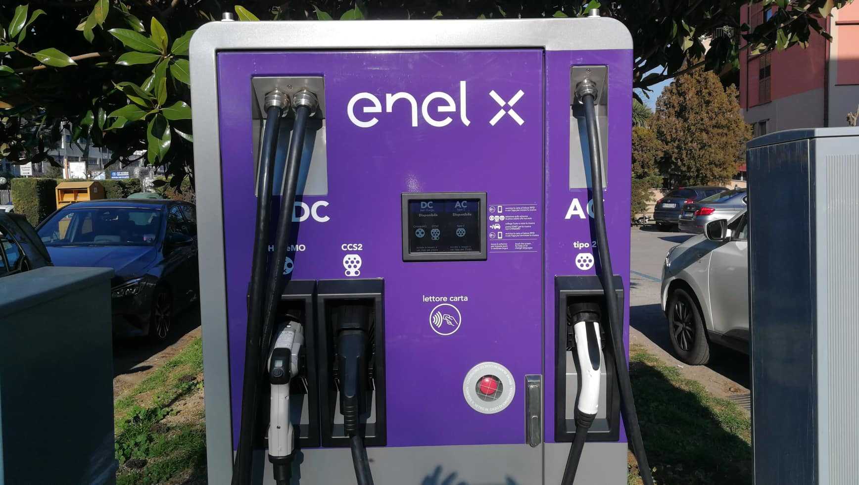 Auto elettriche e ambiente: installata una stazione di ricarica a Cava de’ Tirreni...