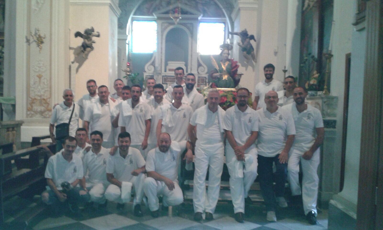 Il 9 Agosto Tagliata di melone davanti alla chiesa Parrocchiale