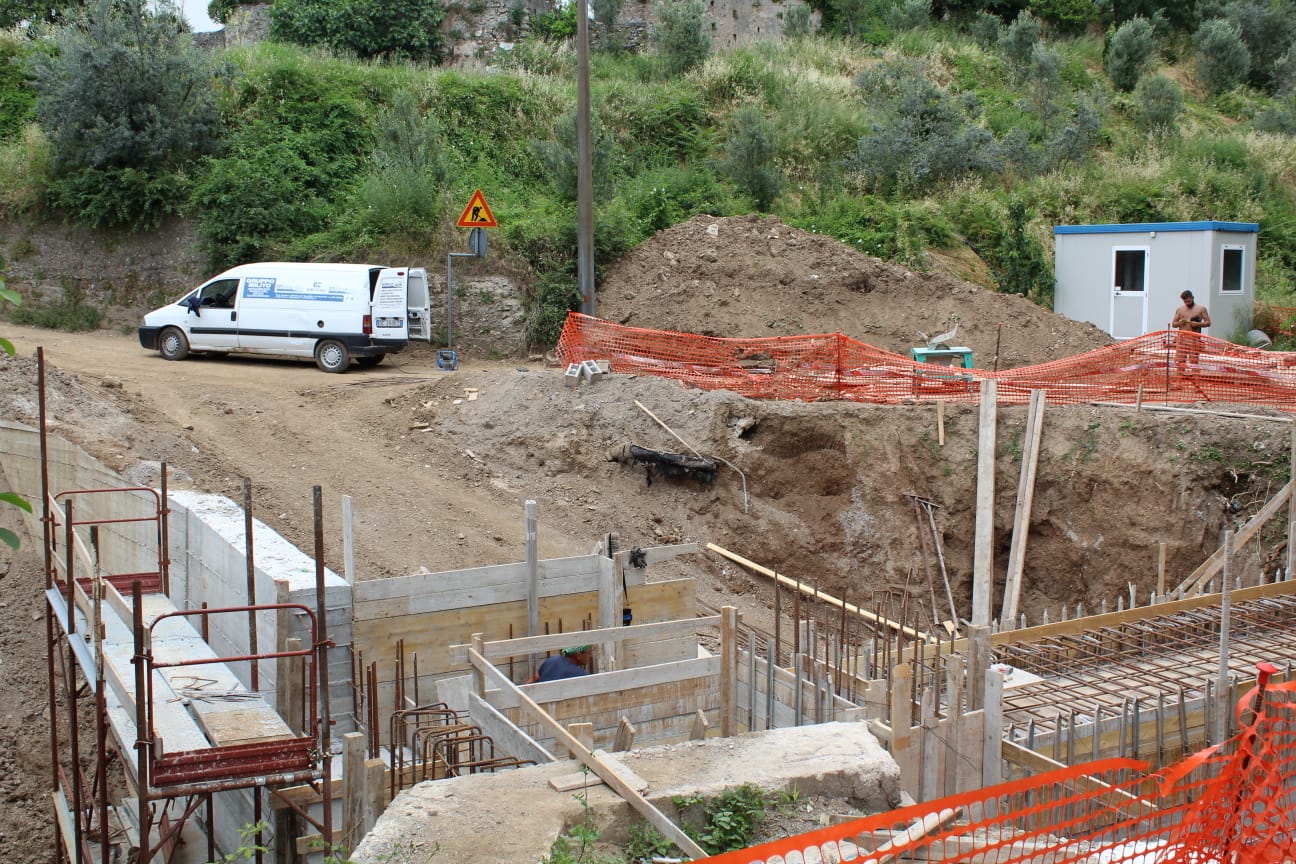 Sant’Anna divisa in due “frazioni” dalla strada inagibile